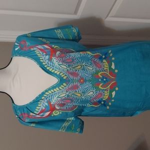 Bright tshirt with V neck. Chinese size xxl fits like a USA size M
